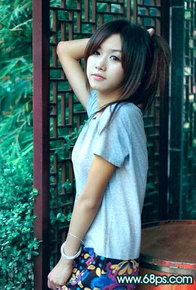 ‘Photoshop将美女图片调成古典暗青色‘