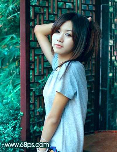 ‘Photoshop将美女图片调成古典暗青色‘