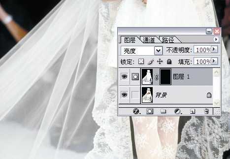 ‘photoshop利用灰色通道完美抠出穿婚纱的模特换背景‘