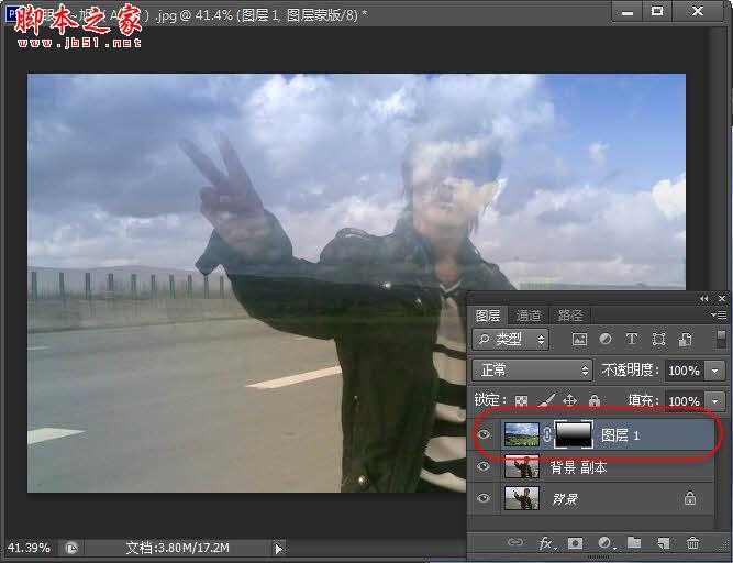‘Photoshop为空旷公路边的帅哥图片调制出忧郁的黄褐色‘