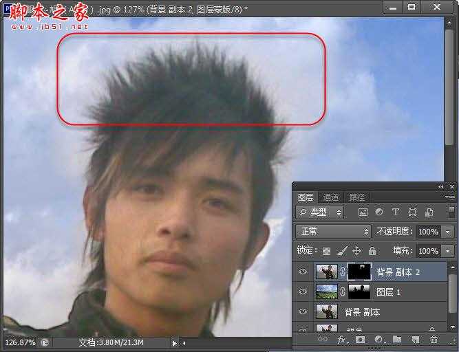 ‘Photoshop为空旷公路边的帅哥图片调制出忧郁的黄褐色‘