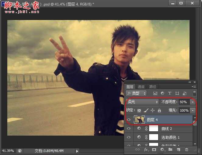 ‘Photoshop为空旷公路边的帅哥图片调制出忧郁的黄褐色‘