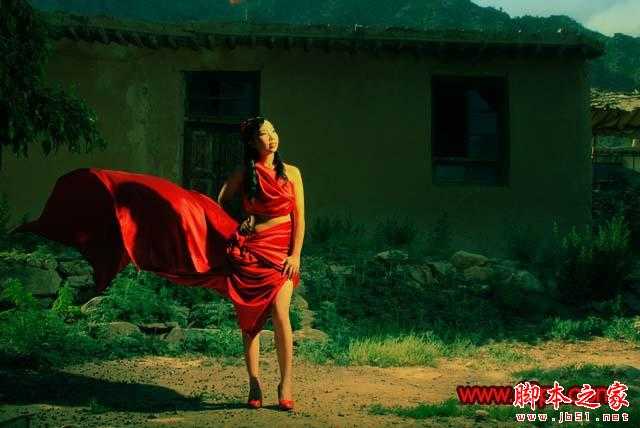 ‘Photoshop将外景人物照片调出强对比的暗红色舞台效果‘