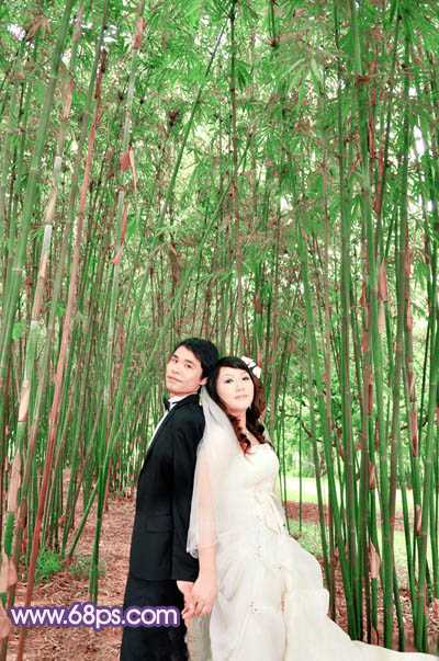 ‘Photoshop将竹林人物图片调成柔和的蓝紫色‘