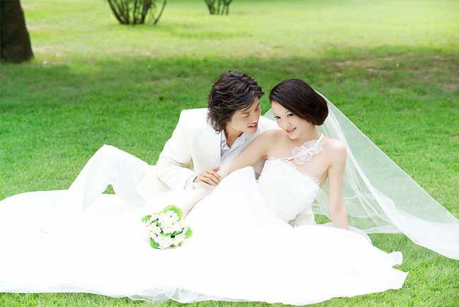 ‘Photoshop为绿茵婚片调制出柔美的晨曦暖黄色‘