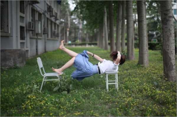 ‘Photoshop打造反重力跌落少女效果‘