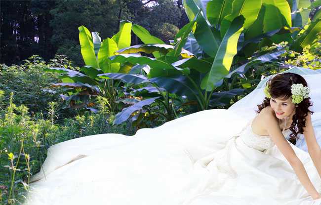 ‘Photoshop将外景美女婚片调成甜美的橙紫色‘