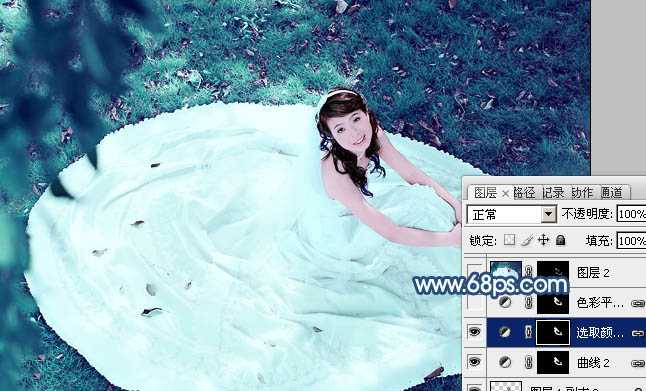 ‘Photoshop将草地婚纱美女调制出流行的青蓝色‘