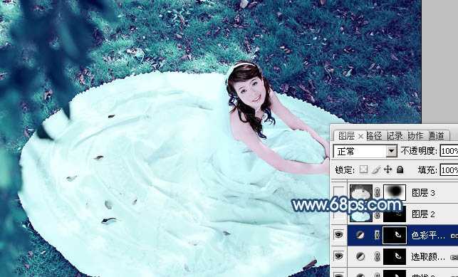 ‘Photoshop将草地婚纱美女调制出流行的青蓝色‘