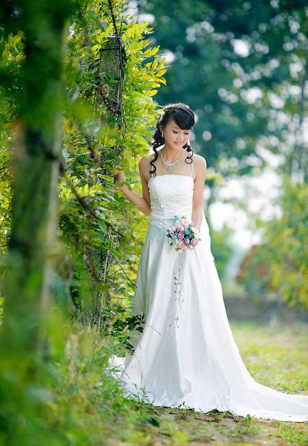 ‘Photoshop调制出甜美的橙绿色树林婚片‘