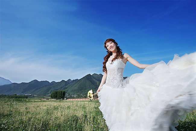 ‘Photoshop将荒原婚片打造出古典紫褐色效果‘