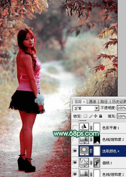 ‘Photoshop调出暗调秋季青红色树林人物图片‘