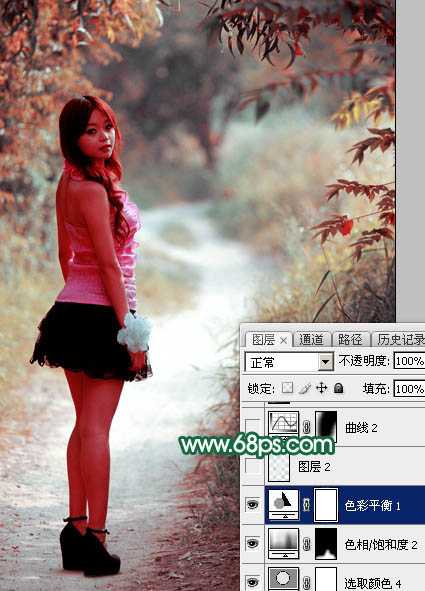 ‘Photoshop调出暗调秋季青红色树林人物图片‘