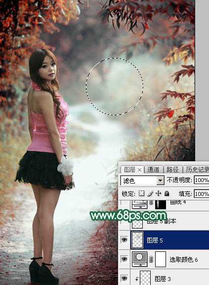 ‘Photoshop调出暗调秋季青红色树林人物图片‘