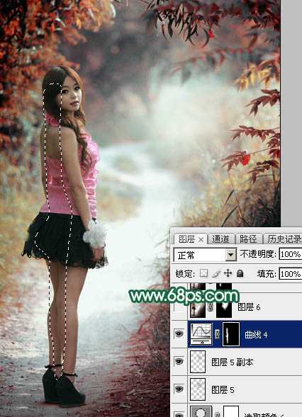 ‘Photoshop调出暗调秋季青红色树林人物图片‘