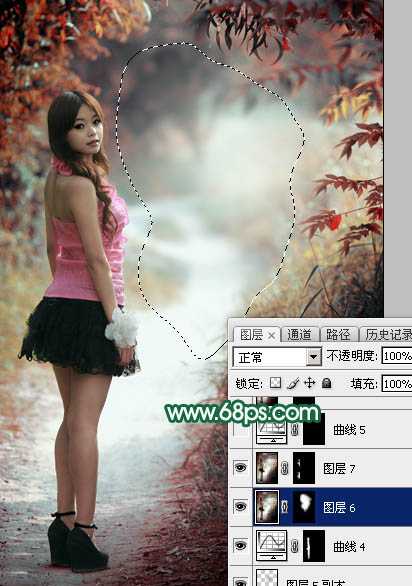 ‘Photoshop调出暗调秋季青红色树林人物图片‘