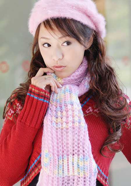 ‘Photoshop将冬季美女图片加上淡紫蜜糖色效果‘