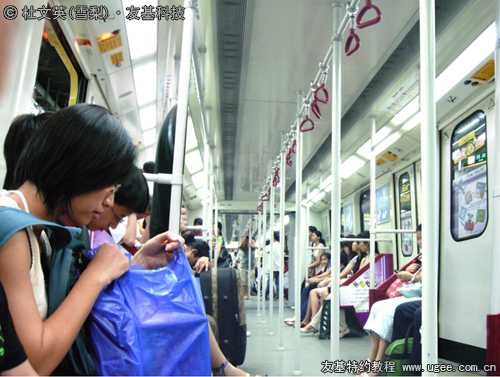 ‘photoshop鼠绘出地铁里烂漫邂逅的漫画人物教程‘