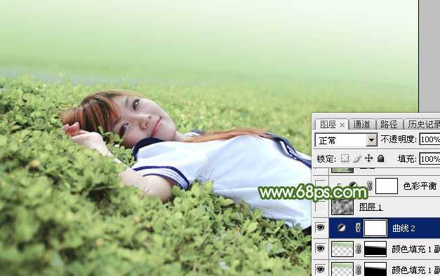 ‘Photoshop将草地上的美女图片增加唯美的春季粉绿色‘