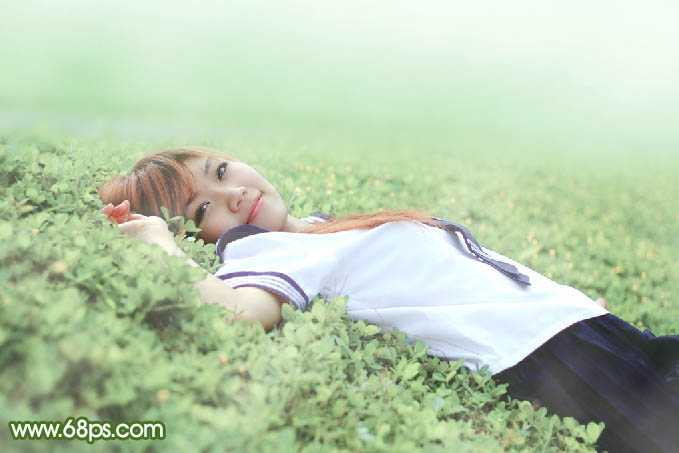 ‘Photoshop将草地上的美女图片增加唯美的春季粉绿色‘