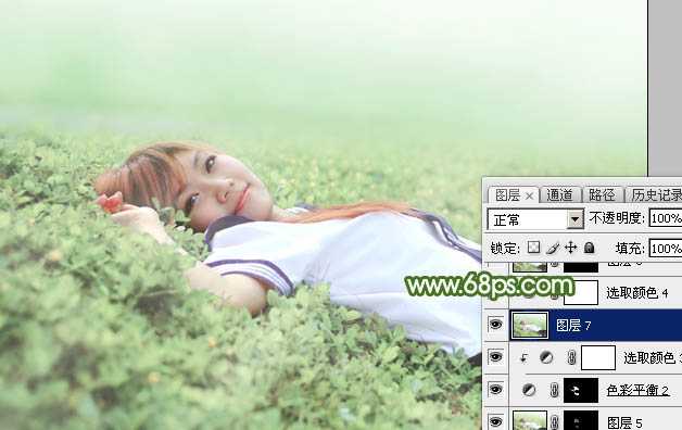 ‘Photoshop将草地上的美女图片增加唯美的春季粉绿色‘