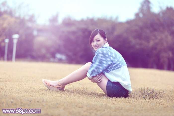 ‘Photoshop将草地上的美女打造甜美的淡调蓝黄色‘