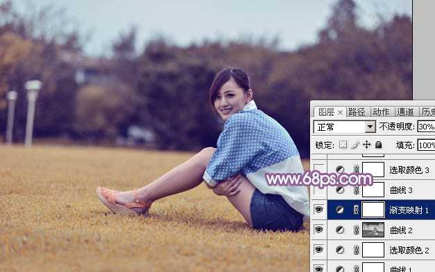 ‘Photoshop将草地上的美女打造甜美的淡调蓝黄色‘
