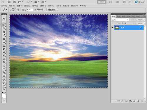 ‘Photoshop将泛白的树林人物图片调制出蓝色天空效果‘