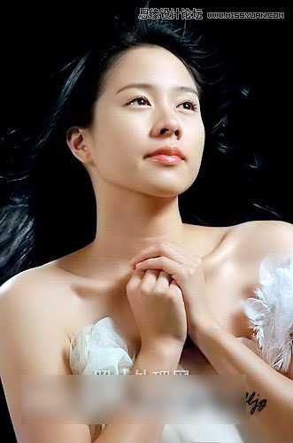‘photoshop美白教程：PS给暗色人物调出肤色美白效果‘