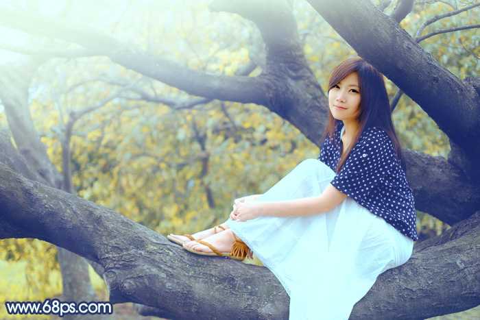 ‘Photoshop为坐树枝上的美女调制出小清新的蓝黄色‘