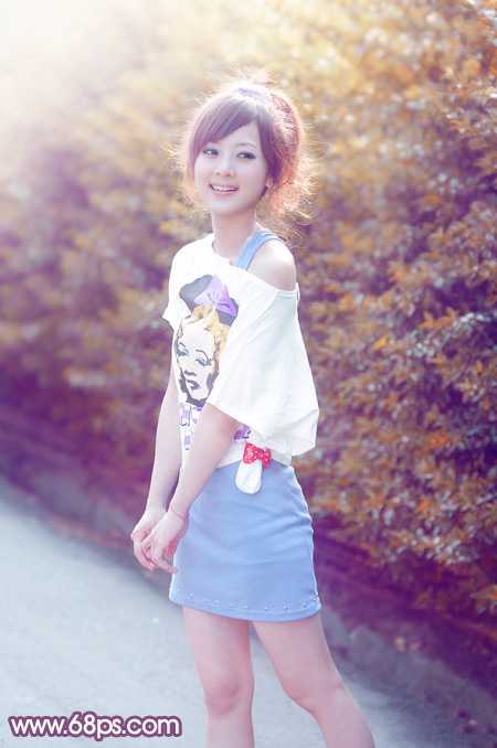 ‘Photoshop为绿叶边的美女加上梦幻的红褐色‘