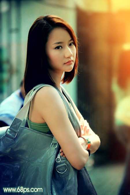 ‘Photoshop将街道人物图片调制出暖色逆光效果‘