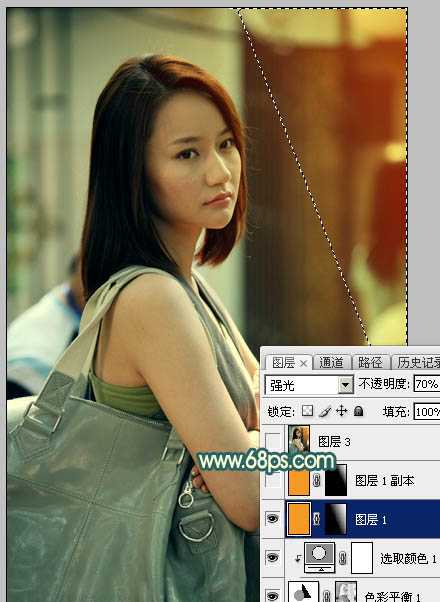 ‘Photoshop将街道人物图片调制出暖色逆光效果‘