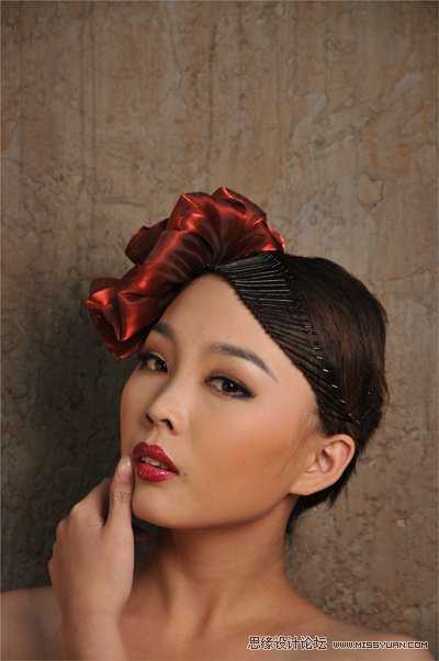 ‘Photoshop将给室内人物照片加上金色质感肤色效果‘