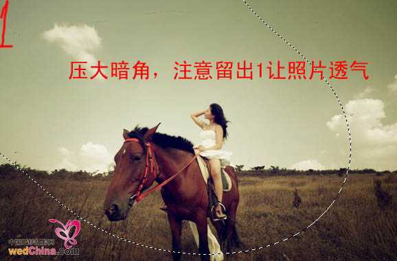 ‘Photoshop将普通的外景人物照片调成淡淡的灰绿色‘
