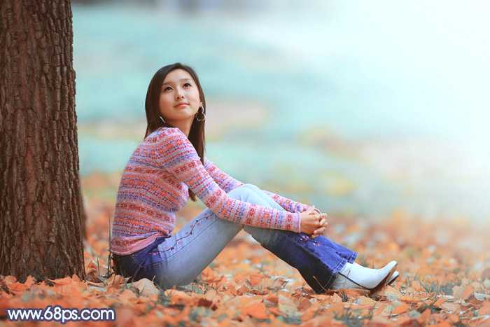 ‘Photoshop打造甜美的青红色秋季外景美女图片‘