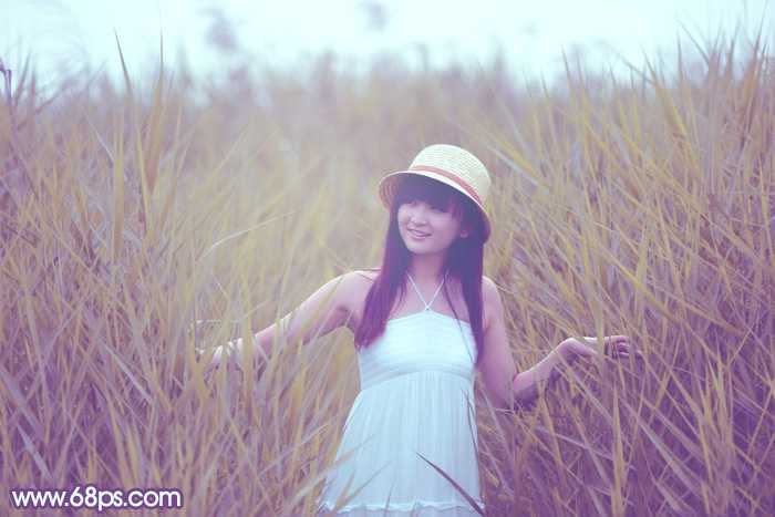 ‘Photoshop将绿色芦苇中的美女照片转为秋季效果‘