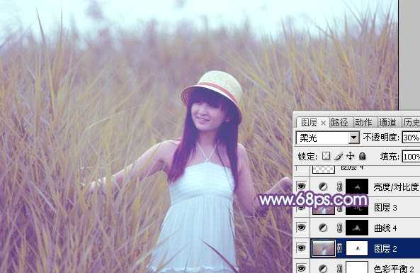‘Photoshop将绿色芦苇中的美女照片转为秋季效果‘