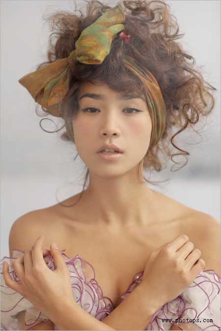 ‘Photoshop将给室内人物照片制作成甜美的淡紫色‘