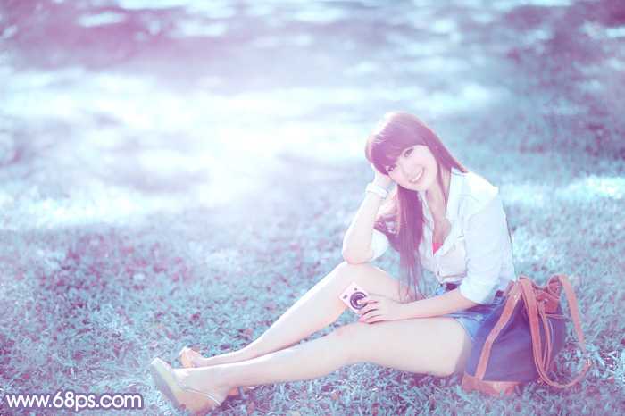 ‘Photoshop为绿草中的美女加上梦幻的青蓝色‘
