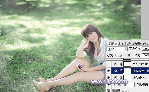 ‘Photoshop为绿草中的美女加上梦幻的青蓝色‘
