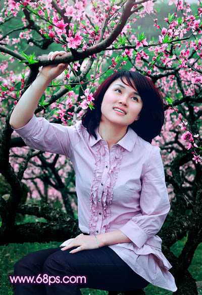 ‘Photoshop将春季外景人物图片调成甜美的桃花色‘