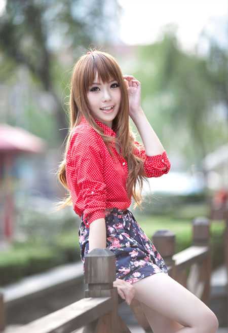 photoshop制作柔和的暖调红褐色外景美女图片