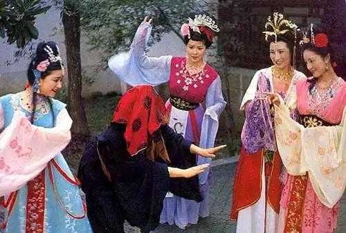 30年前的剧照，真正的5毛特效，却每一张都能入画