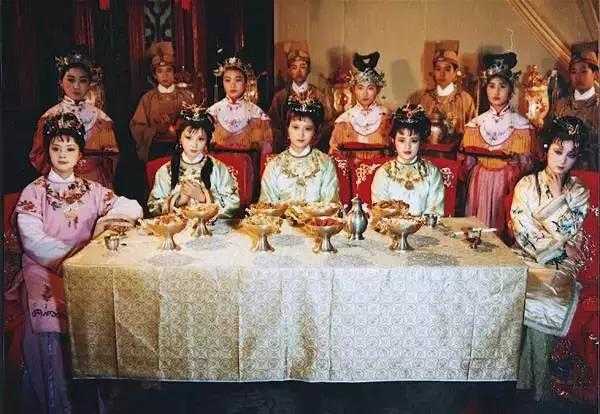 30年前的剧照，真正的5毛特效，却每一张都能入画