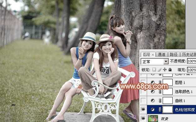‘Photoshop为树边的美女加上柔美的中性淡红色‘