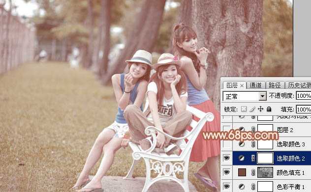 ‘Photoshop为树边的美女加上柔美的中性淡红色‘