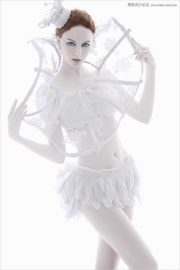 ‘Photoshop调出美女模特另类的冰雪女王奶白肤色色调‘