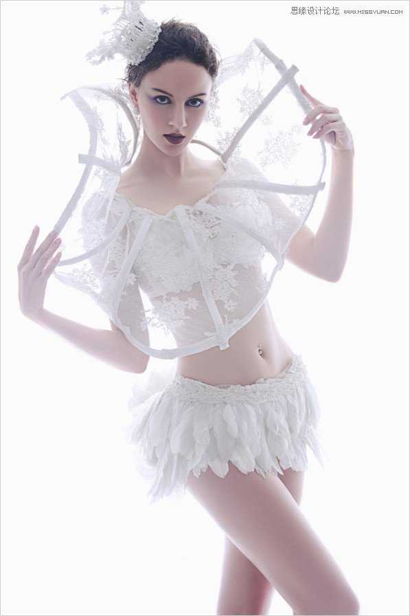 ‘Photoshop调出美女模特另类的冰雪女王奶白肤色色调‘