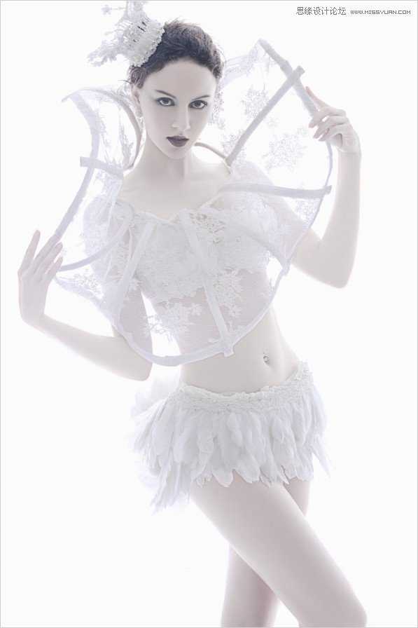 ‘Photoshop调出美女模特另类的冰雪女王奶白肤色色调‘